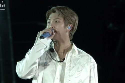 BTS tả tơi, nhễ nhại mồ hôi tri ân fan, còn Jimin nhảy cẫng ăn mừng sinh nhật