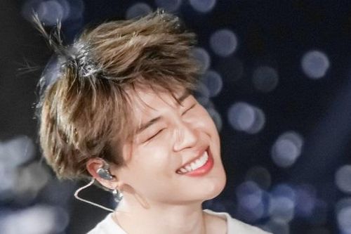 Jimin BTS như hoàng tử gió trong lần tái xuất này