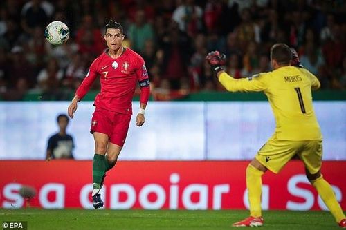 Ronaldo ghi tuyệt phẩm, Bồ Đào Nha thắng '3 sao'