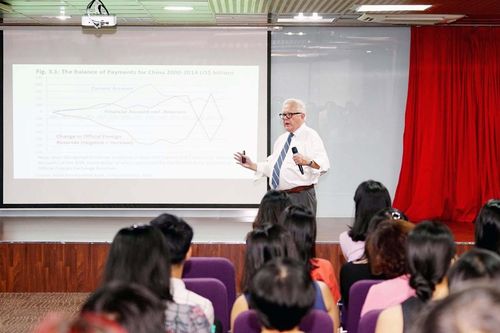 GS.TS James Riedel hỗ trợ Đại học Hoa Sen nâng cao chất lượng