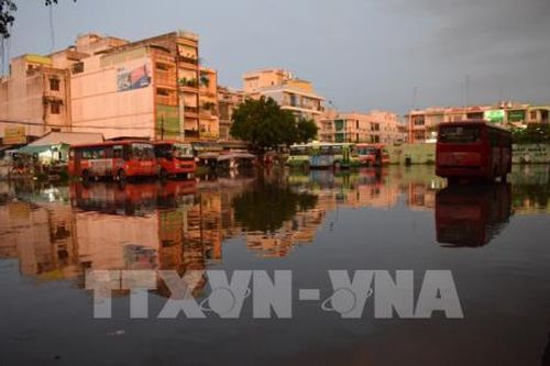 Đồng Tháp: Nhiều điểm ở thành phố Cao Lãnh ngập sâu sau cơn mưa