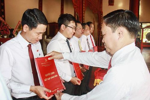 'Tăng tốc' phát triển Đảng cuối năm