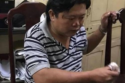Mâu thuẫn hát ở nhà hàng, đâm 2 người thương vong