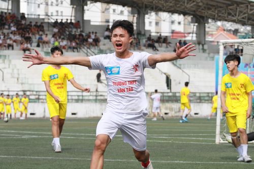 Hình ảnh đầy cảm xúc lượt trận 9h sáng nay 13-10