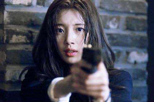 Suzy và nỗ lực thoát mác bình hoa di động trong 'Vagabond'