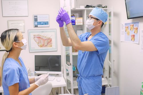 Từ anh chàng không rành tiếng Anh đến vị bác sĩ thành danh trên đất Mỹ