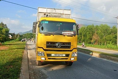 Hai người phụ nữ đi tập thể dục bị xe tải đâm trúng