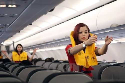 'Chôm' áo phao trên máy bay, nữ hành khách bị phạt 8,5 triệu đồng