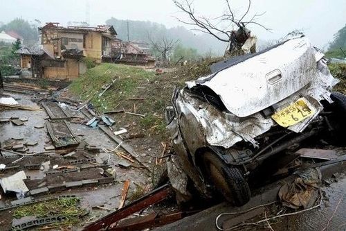 Siêu bão tàn phá Nhật, 2 người Việt mất tích, ít nhất 19 người chết