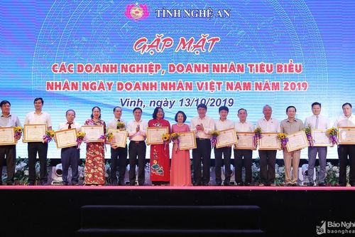 Nghệ An gặp mặt 300 doanh nghiệp tiêu biểu nhân ngày doanh nhân Việt Nam
