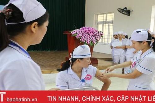 Cán bộ Bệnh viện Đa khoa thị xã Hồng Lĩnh thi tay nghề giỏi