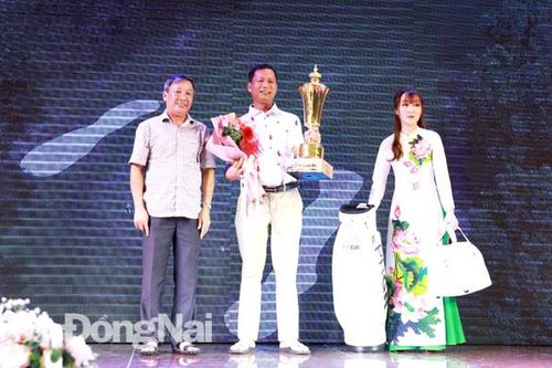 Giải golf Doanh nhân trẻ Đồng Nai mở rộng lần II-2019: Golfer Hoàng Thanh Tân đoạt giải Best Gross