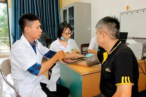 Khám bệnh, cấp phát thuốc miễn phí cho người cao tuổi ở phường Thanh Bình