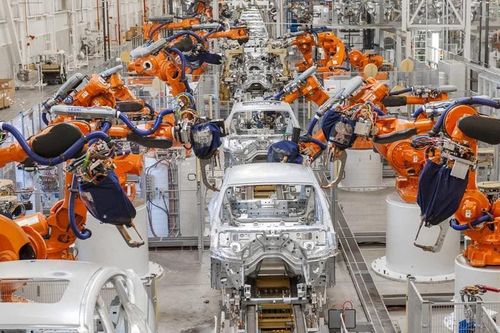 Bên trong nhà máy sản xuất xe hơi của BMW