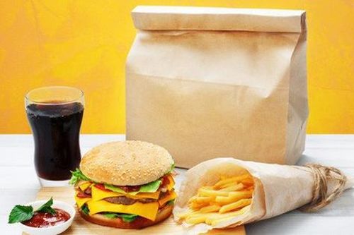 Cảnh báo: Giấy gói đồ ăn nhanh có thể làm cơ thể bạn nhiễm độc tố