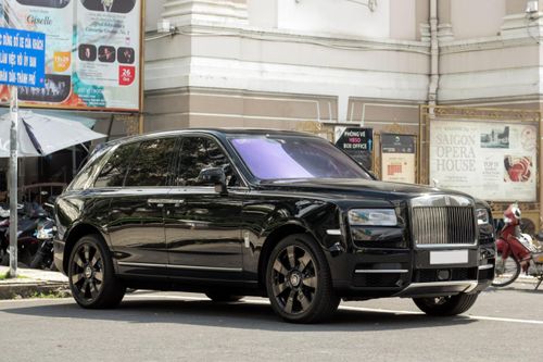 SUV siêu sang Rolls-Royce Cullinan đầu tiên về TP.HCM