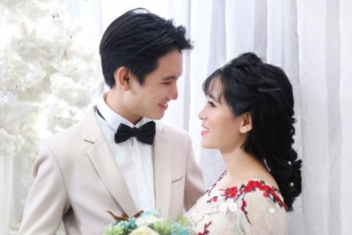 Yêu và cưới chồng kém 10 tuổi nhờ bình luận dạo trên mạng