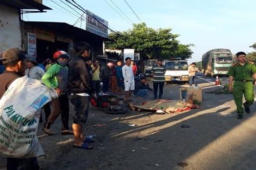 Hai xe máy tông nhau, 2 người thương vong