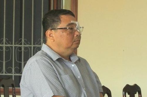 Nguyên Chi cục trưởng Chi cục THADS quận tham ô tài sản