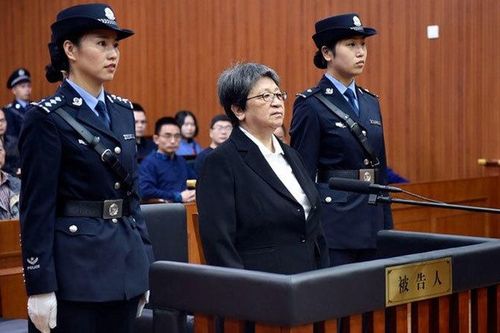 Quan bà dâm đãng số một TQ 'sở hữu' hàng trăm người tình