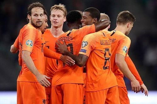 Van Dijk mắc lỗi, Hà Lan thắng hú vía
