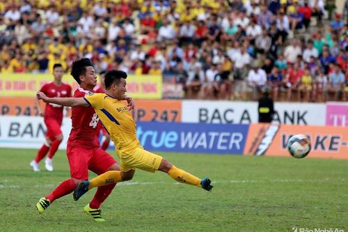 Tiền vệ Nguyễn Quang Tình: 'Tôi rất muốn ở lại chia sẻ khó khăn với SLNA'