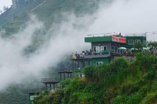 Panorama trên đỉnh Mã Pì Lèng bị yêu cầu dừng hoạt động