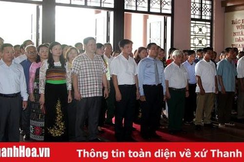 Đoàn đại biểu dự Đại hội Đại biểu các dân tộc thiểu số tỉnh Thanh Hóa dâng hương tưởng nhớ Chủ tịch Hồ Chí Minh, Mẹ Việt Nam anh hùng và các Anh hùng liệt sĩ