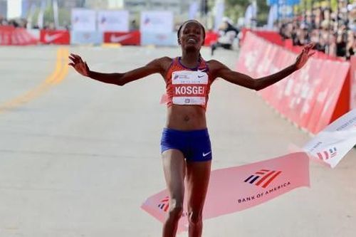 Chân chạy Kenya phá sâu kỷ lục marathon nữ thế giới