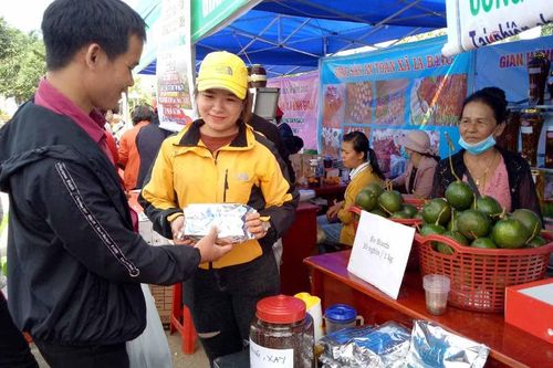 Chư Prông: Tổ chức phiên chợ nông sản an toàn