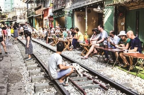 'Tuýt còi' cà phê đường tàu: Thượng tôn pháp luật, ứng xử văn minh