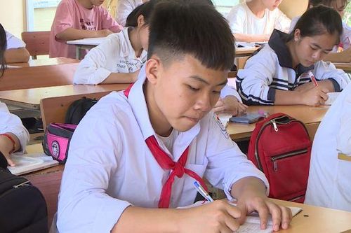Khen thưởng đột xuất nam sinh lớp 9 cứu hai em nhỏ khỏi đuối nước