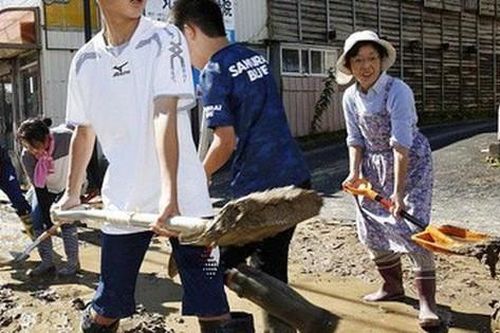 Cứu hộ sai quy cách, cụ bà 70 tuổi chết và sự tang tương của Nhật Bản sau siêu bão lịch sử Habigis