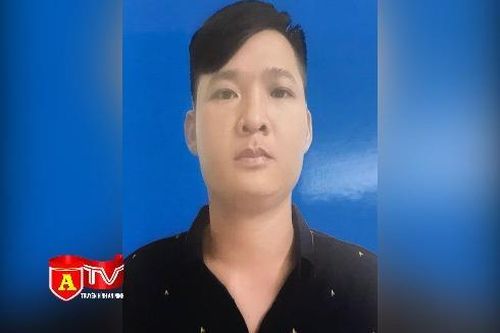 Thấy bố nuôi bị đòi nợ, vác súng và dao truy sát xua đuổi