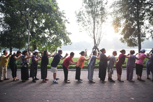Không khí ngày 15/10 tại Hà Nội và TP.HCM ở mức trung bình