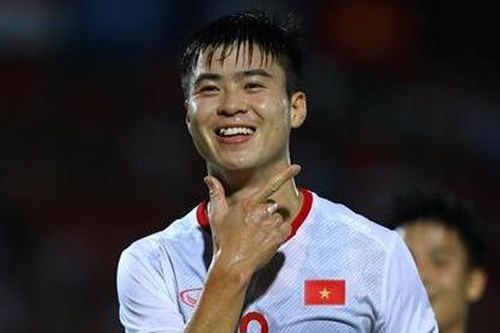 Duy Mạnh tạo dáng ăn mừng sau khi mở bàn trong trận thắng Indonesia