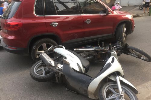 Nữ tài xế lái ôtô gây tai nạn liên hoàn ở TP.HCM