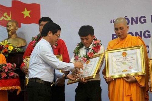Quảng Ngãi vinh danh 9 công dân tiêu biểu