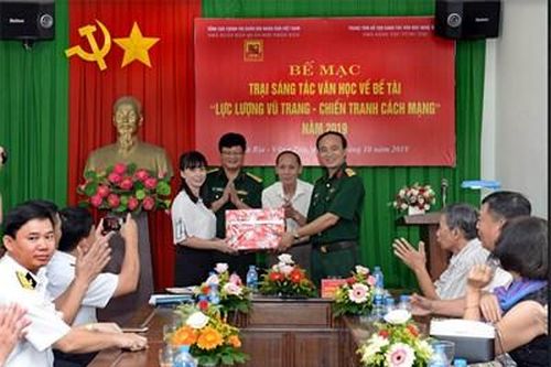 Bế mạc trại sáng tác văn học về đề tài 'Lực lượng vũ trang – Chiến tranh cách mạng'