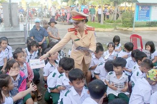 Mang an toàn giao thông đến với trường học