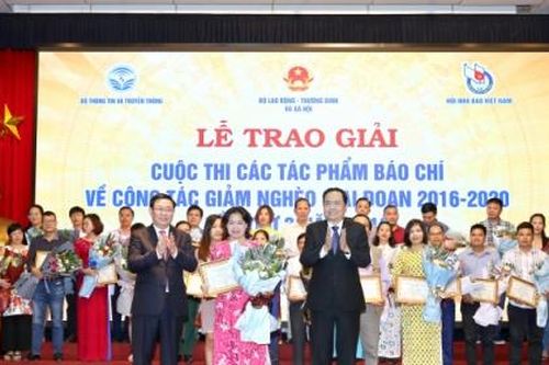 Trao giải cuộc thi báo chí viết về giảm nghèo lần thứ 3 năm 2019