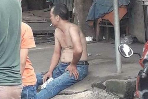 Con rể cũ chém mẹ vợ bị thương rồi bình thản ngồi hút thuốc