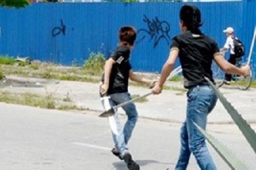 Nhân viên quán nhậu bị nhóm côn đồ chém nhầm suýt chết