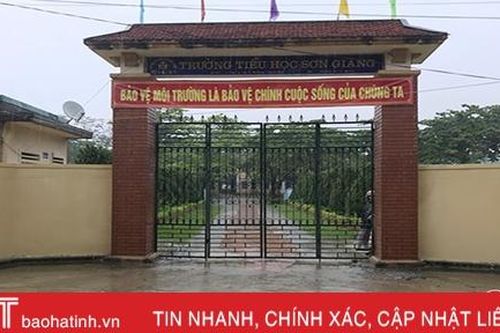 Mưa lũ diễn biến phức tạp, học sinh huyện miền núi Hà Tĩnh không thể đến trường