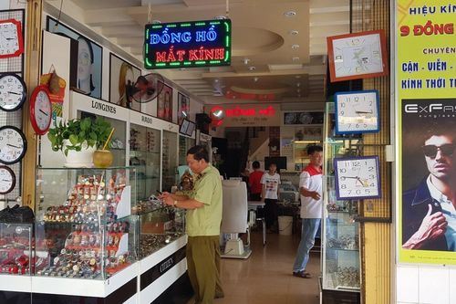 Tịch thu hơn 15.500 chiếc đồng hồ giả mạo các thương hiệu nổi tiếng