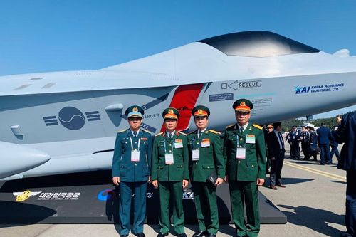 Đoàn Bộ Quốc phòng Việt Nam tham quan triển lãm Seoul ADEX 2019
