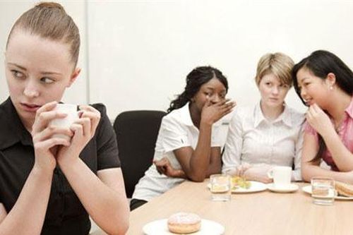 Nếu muốn tồn tại ở nơi công sở, nhất định đừng nói 3 chuyện sau