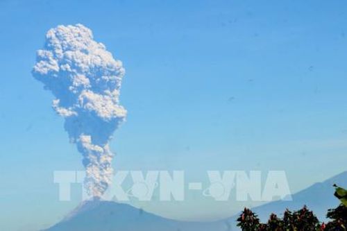 Núi lửa Merapi tại Indonesia phun trào