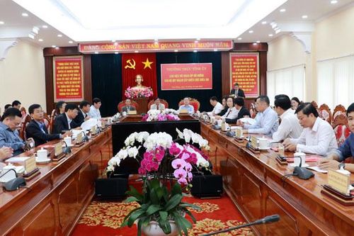Thường trực Tỉnh ủy làm việc với đoàn Lớp Bồi dưỡng cán bộ quy hoạch cấp chiến lược khóa XIII