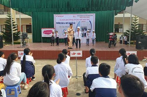 Chiềng Đen (Thành phố): Ngoại khóa 'An toàn giao thông cho nụ cười ngày mai'